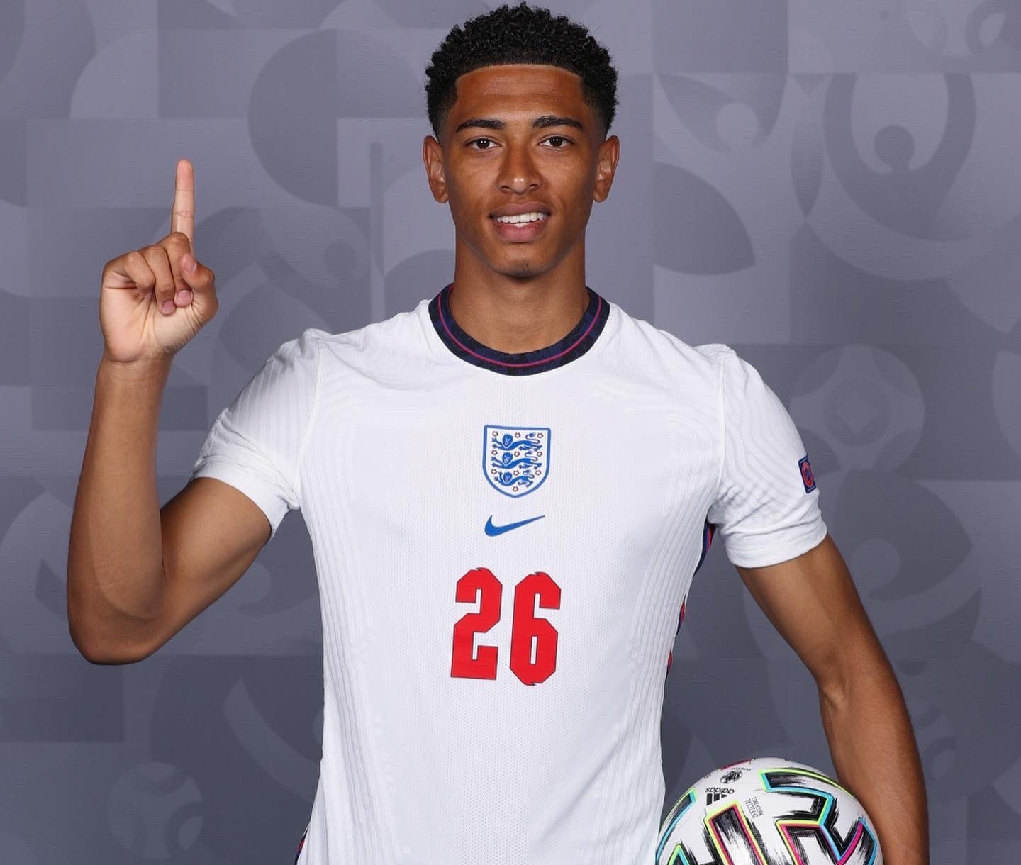 每体：吉乌计划离队找机会，目前最有可能加盟桑德兰或莱比锡（每体称吉乌欲离队另觅发展，桑德兰与莱比锡成热门下家）