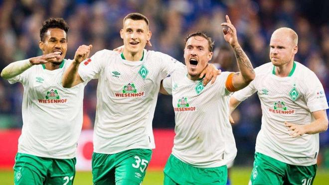 字母哥连送大帽摧毁对手进攻（字母哥连环封盖击溃对手攻势）