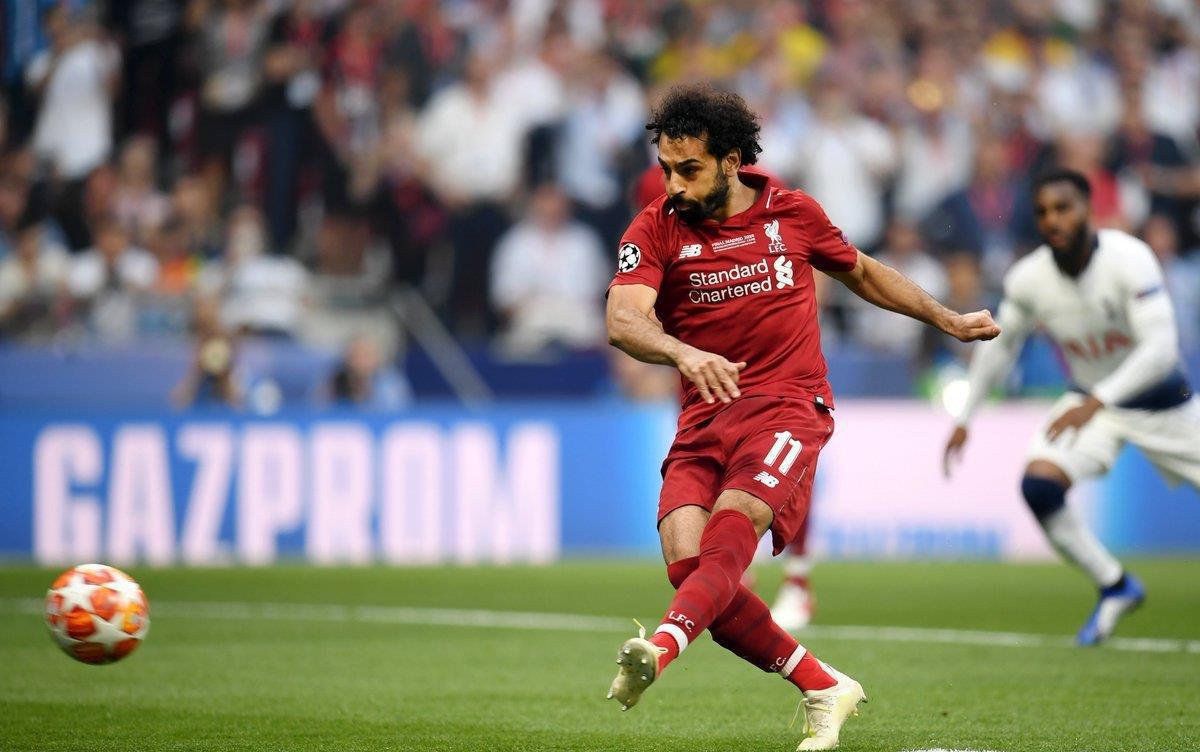 这是中后卫？范德芬长途奔袭神似孙兴慜的普斯卡什奖进球