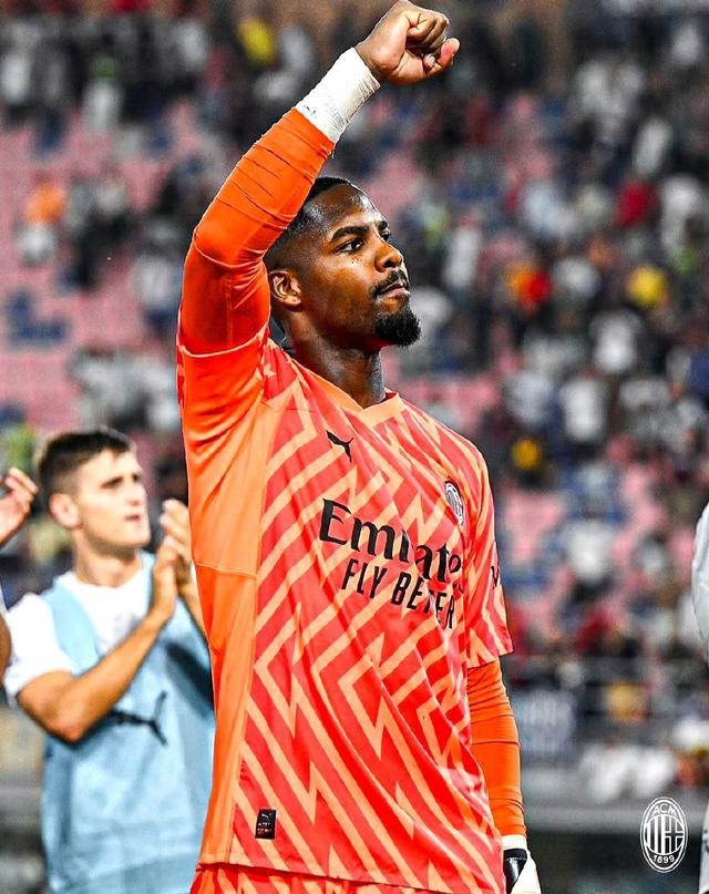 尤文2-0帕福斯，戴维破门+失良机，麦肯尼建功，伊尔迪兹助攻（尤文2-0帕福斯：麦肯尼进球，伊尔迪兹送助攻，戴维破门仍错失良机）