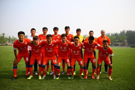 40岁前曼城队长费尔南迪尼奥自宣退役，球员生涯23年赢得30冠（40岁前曼城队长费尔南迪尼奥宣布挂靴，23年职业生涯斩获30冠）