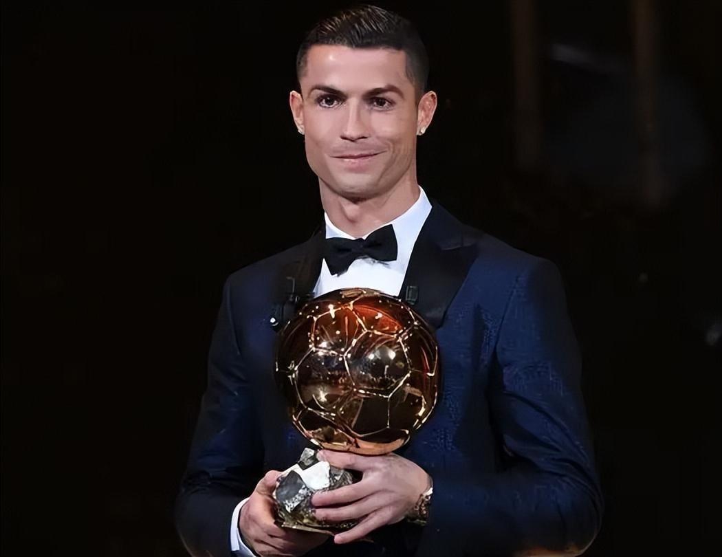 惊险一幕，马竞女足球员梅迪纳头部被膝盖撞到后失去意识（马竞女足惊魂一刻：梅迪纳头部遭膝撞后一度失去意识）